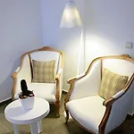 White 4*